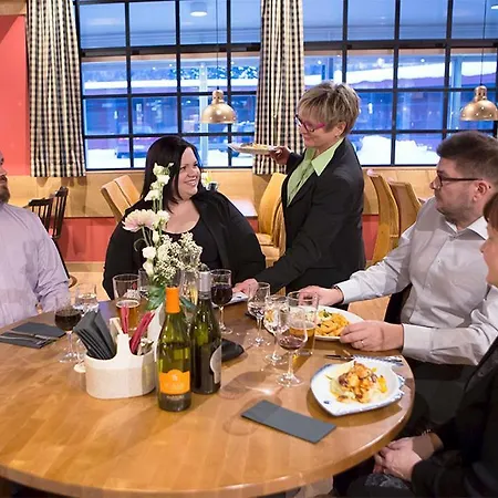 Finlandia Isovalkeinen 3* Kuopio