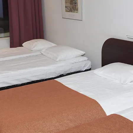 伊苏瓦里肯纳芬兰酒店 3*