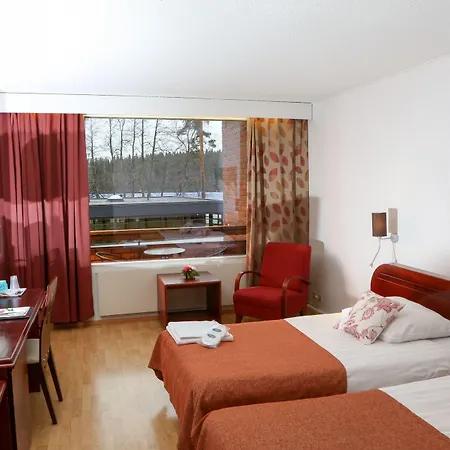 Finlandia Isovalkeinen 3*