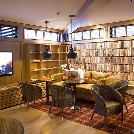 Finlandia Isovalkeinen מלון 3*