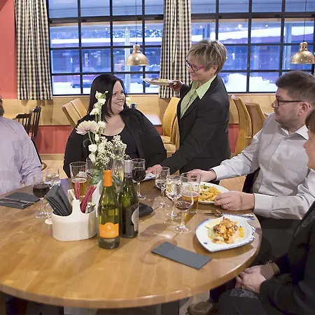 Finlandia Isovalkeinen 3*