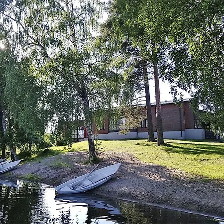 Finlandia Isovalkeinen מלון 3*